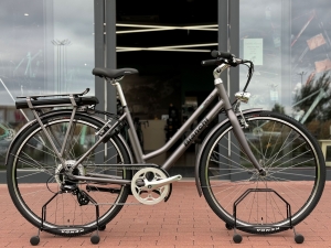     Bianchi E-Spillo ST Grafit ... Rower miejski elektryczny ... Shimano Altus 1x8 ... EGoing 250W ... 418Wh