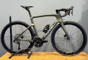          Pinarello F5 Disc ... Shimano 105 Di2 ... Etna Black Matt .. ROWER NOWY ... Model 2026