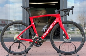                     Pinarello F5 Disc ... Shimano 105 Di2 ... ROWER NOWY ... Furious Red